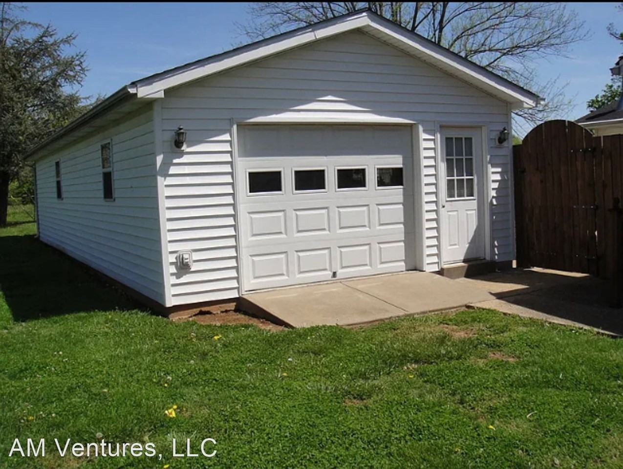 592 Vincent St - Photo 3 of 12