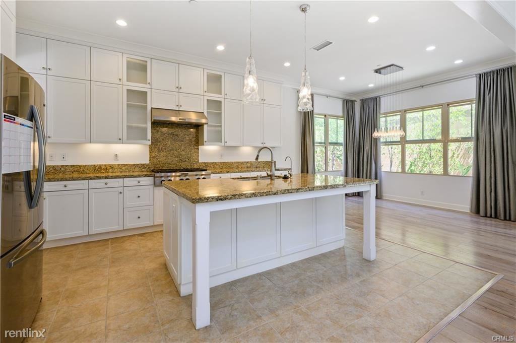 56 Field Poppy - Photo 2 of 10