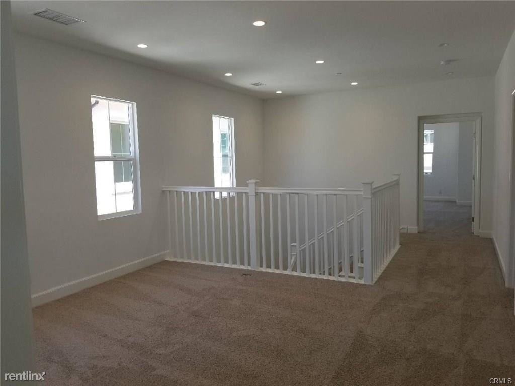 108 Tartan - Photo 2 of 10