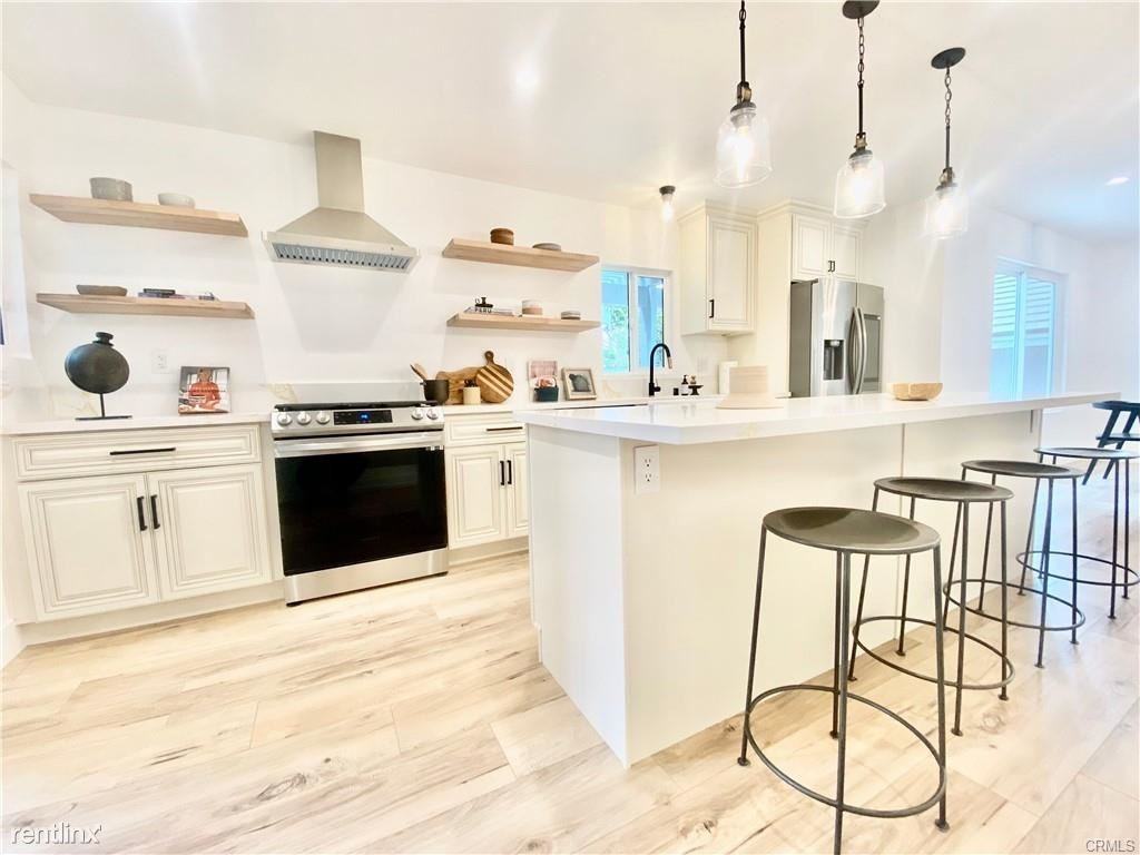 1097 Danielle Dr - Photo 3 of 10