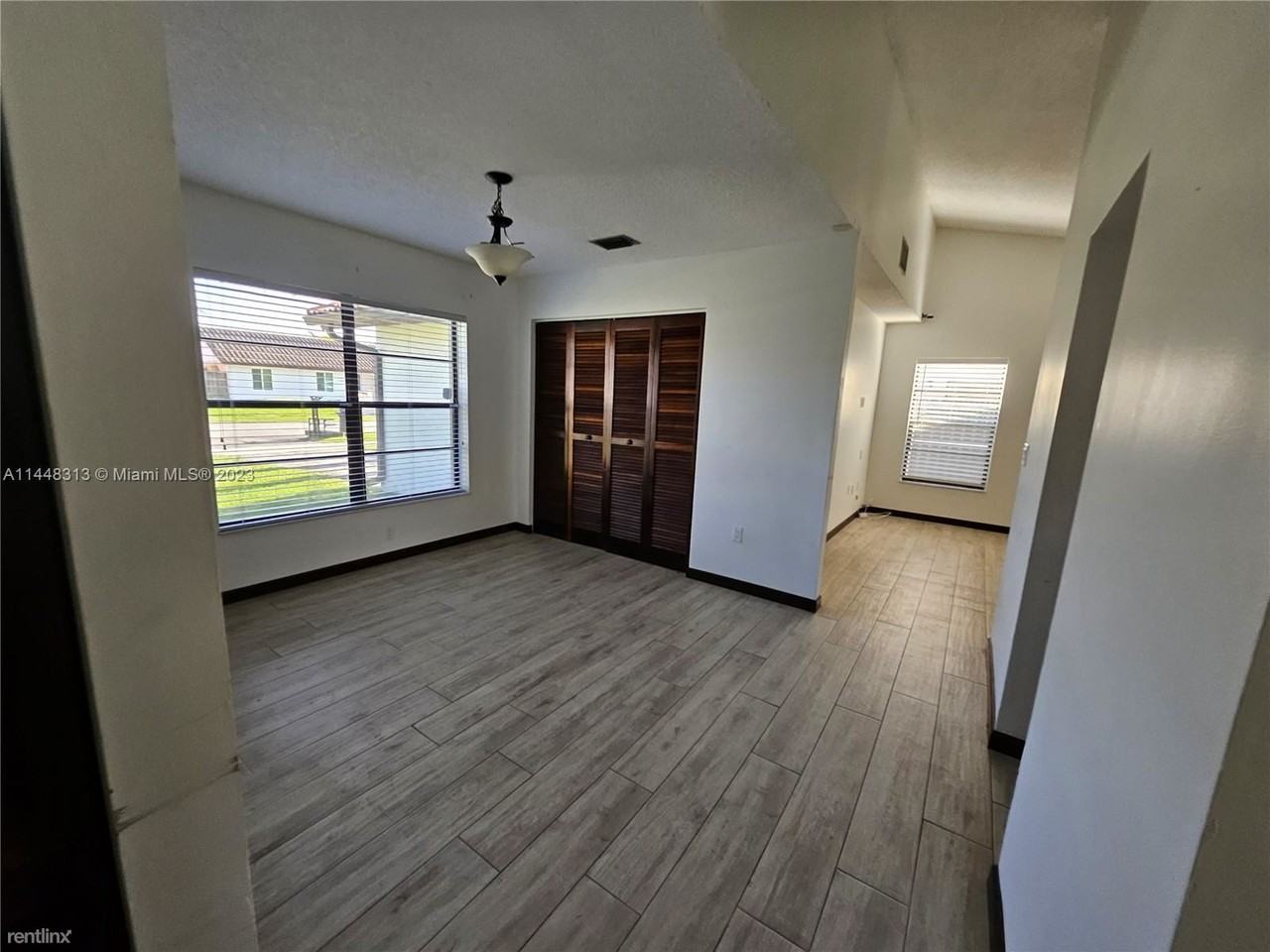 14635 Sw 46th St - Photo 3 of 11