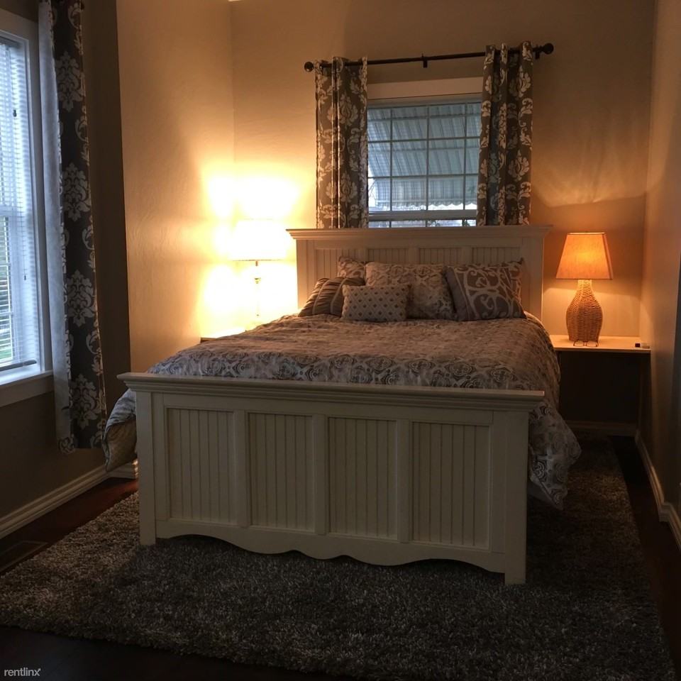 2077 Gold St - Photo 2 of 9