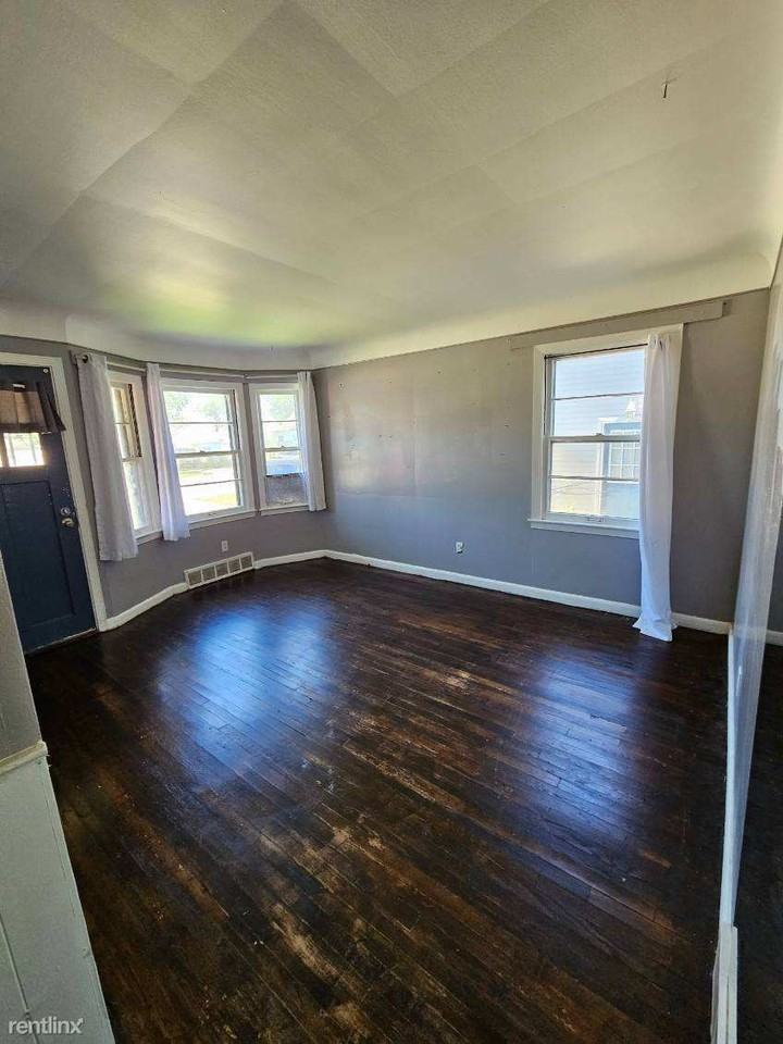 17504 Toepfer Dr - Photo 3 of 10
