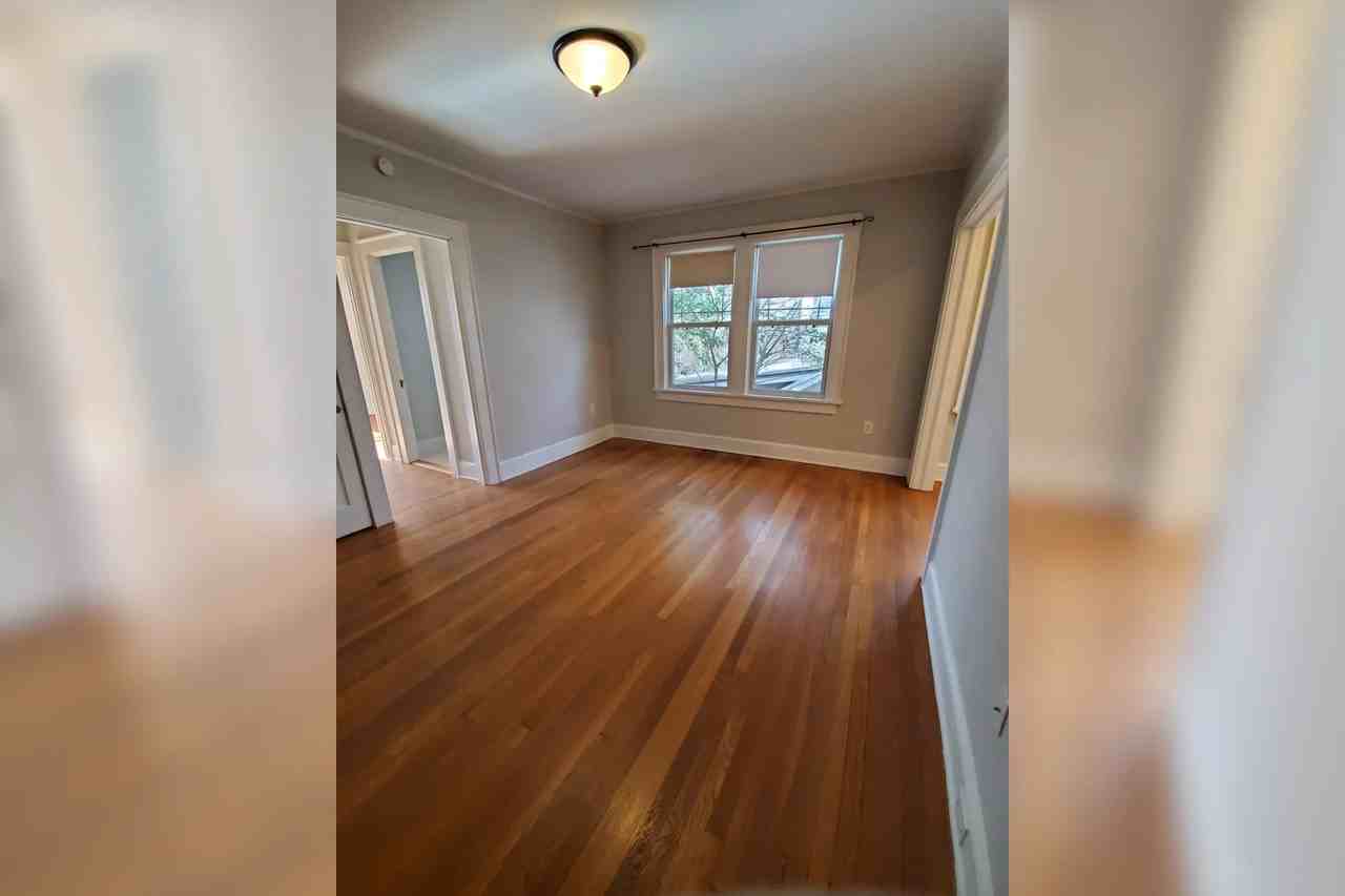 968 Saint Charles Ave Ne Apt 210 - Photo 2 of 10