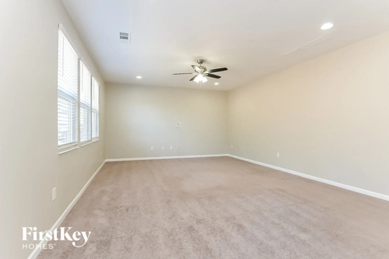 307 Mountain Laurel Walk - Photo 2 of 14