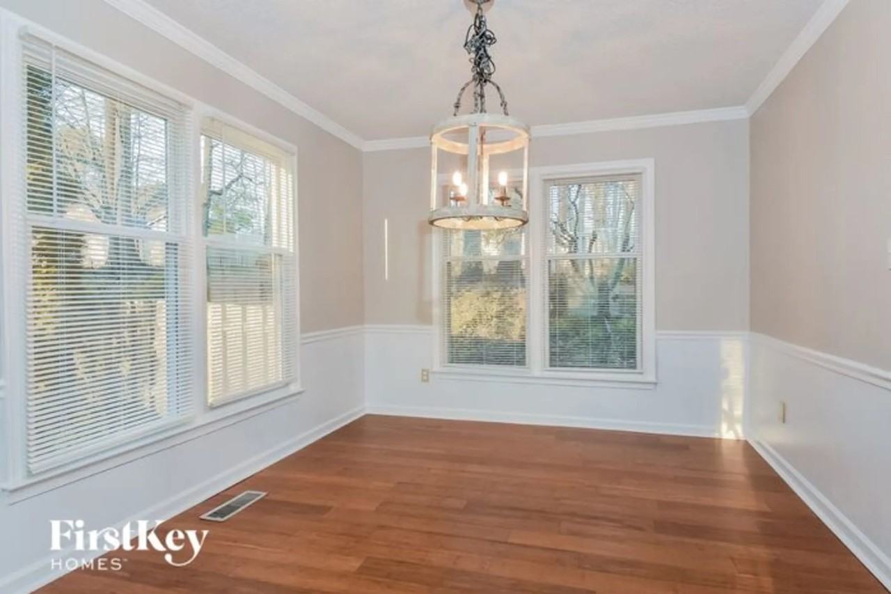 4706 Pine Hollow Ln - Photo 3 of 11