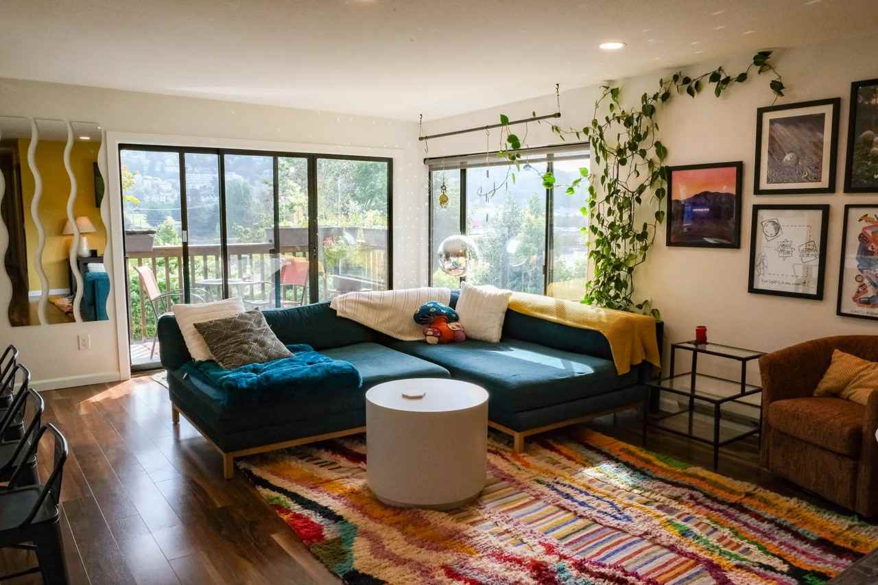 2550 Thorndyke Ave W