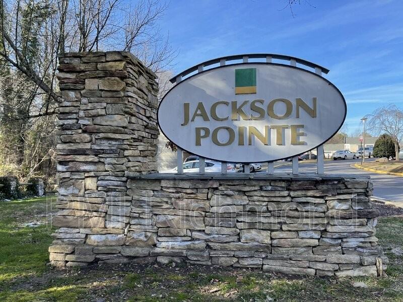 826 Wales Dr - Photo 2 of 28