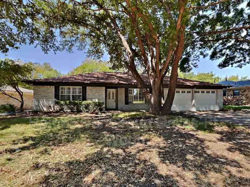 1005 Edgefield Dr - Photo 2 of 25