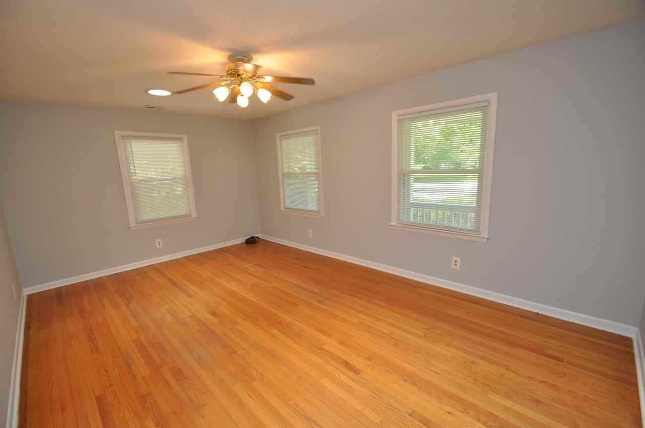 715 Spring St - Photo 2 of 25