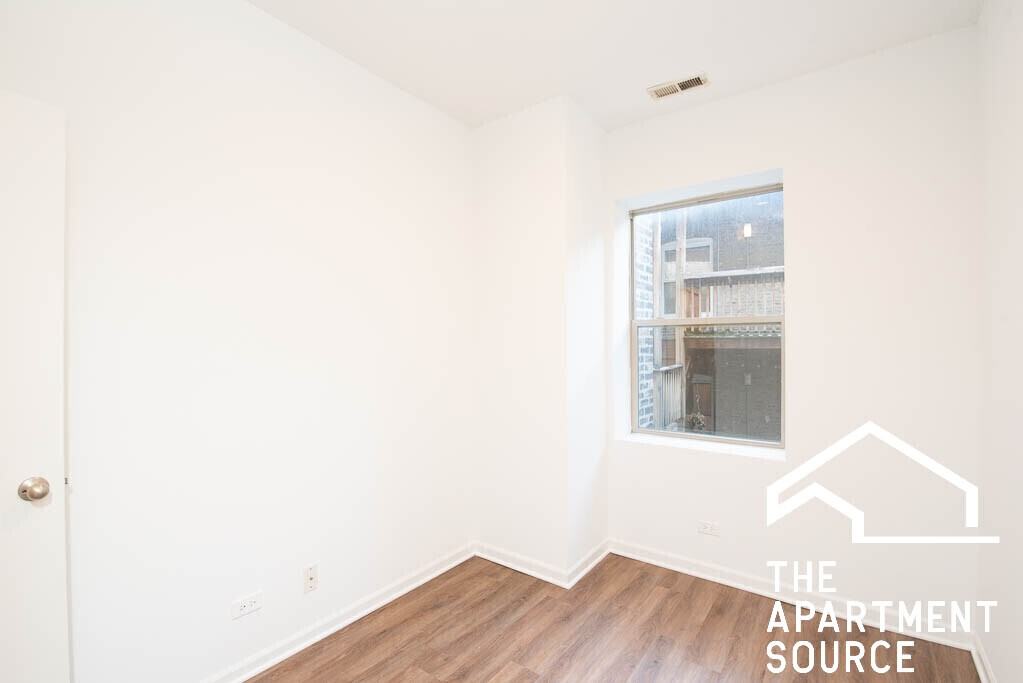 5054 N Winthrop Ave #206 - Photo 5 of 12