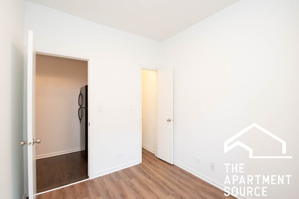 5054 N Winthrop Ave #206 - Photo 6 of 12