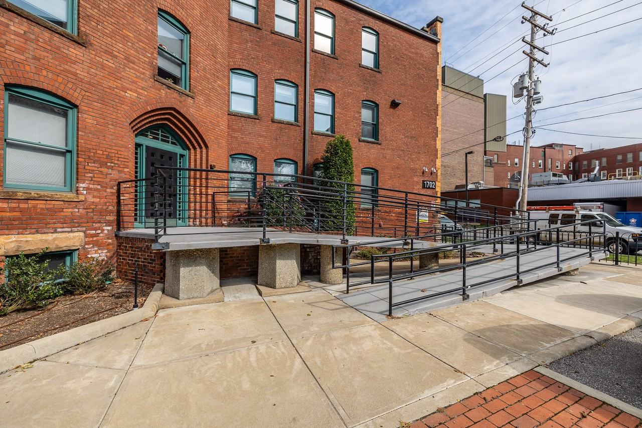 1702 W 28Th St - Photo 3 of 50