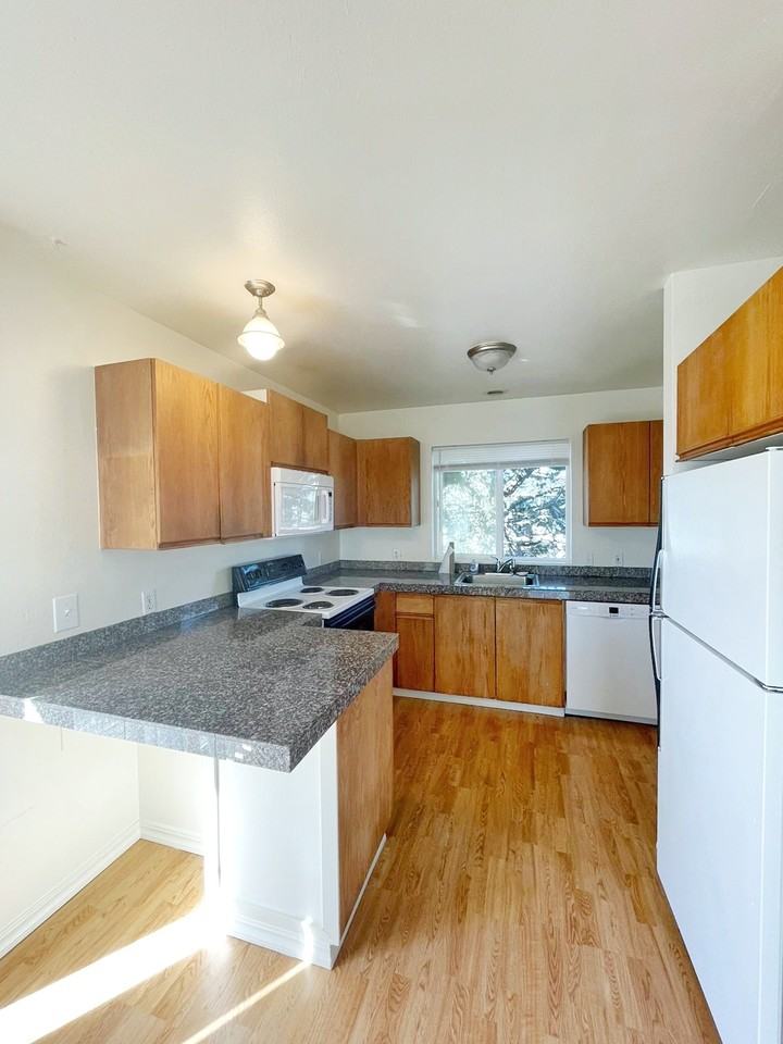714 Sw Bay St - Photo 2 of 10