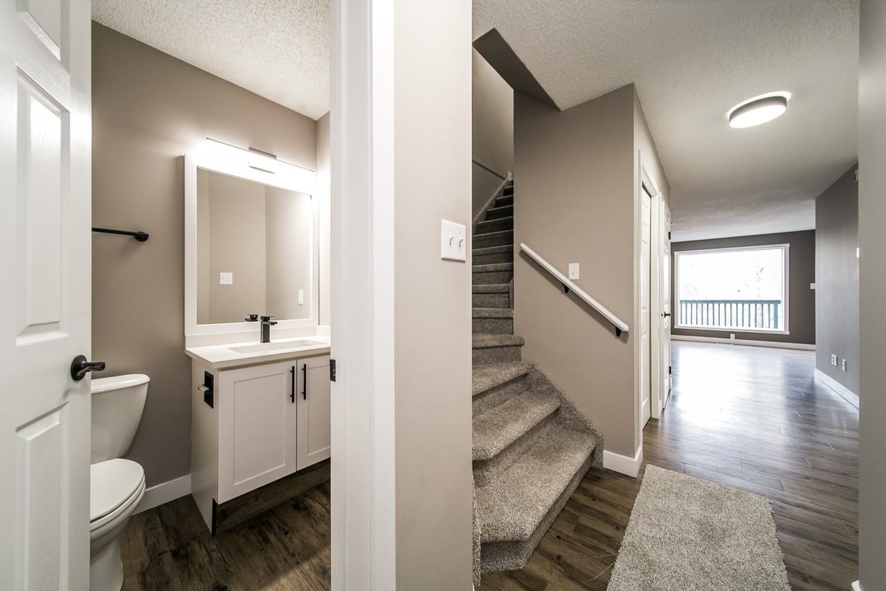 2 Hooper Cres Nw - Photo 2 of 25