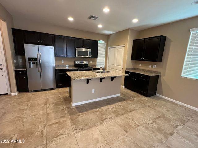 1390 S Ponderosa Dr - Photo 2 of 13