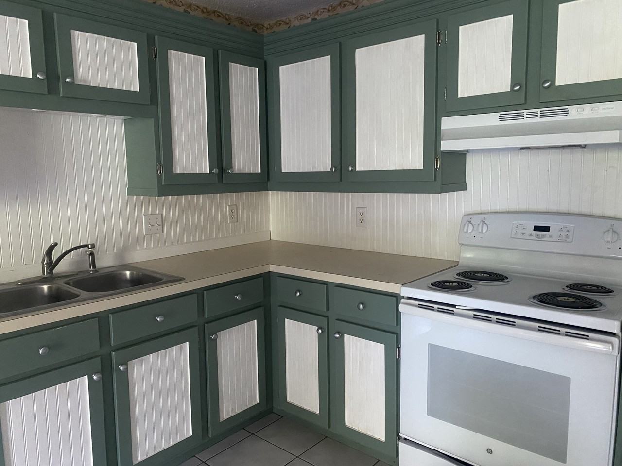 15550 26th Ave N #D - Photo 3 of 18