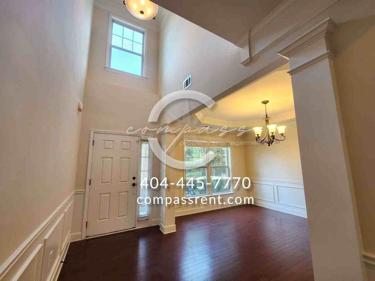 1015 Sterling Ln - Photo 2 of 46