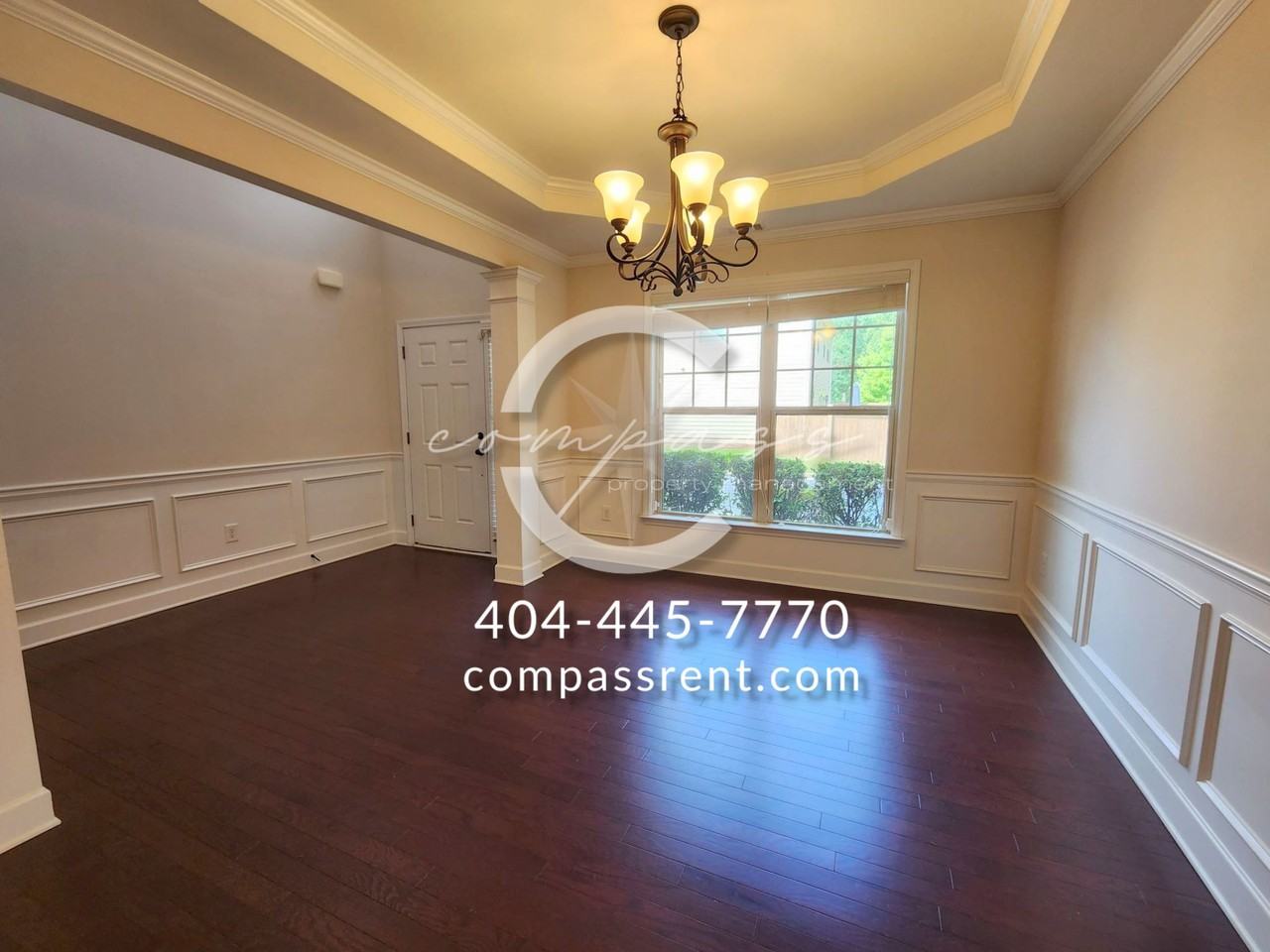 1015 Sterling Ln - Photo 3 of 46