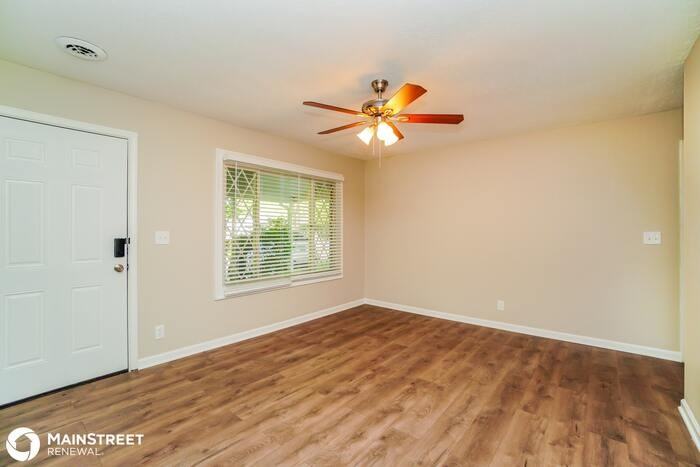 200 Crestview Dr - Photo 3 of 16
