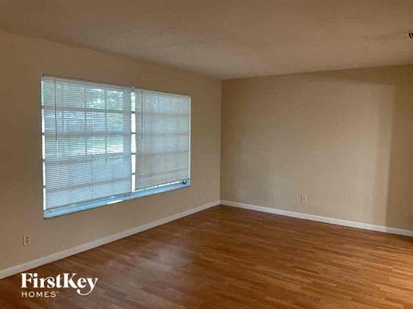 1401 Nw 73rd Ave - Photo 2 of 11