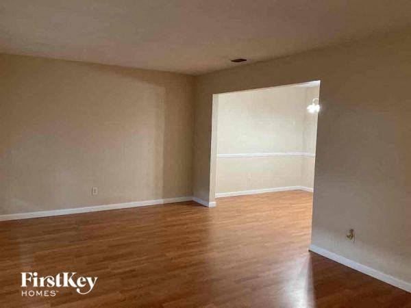 1401 Nw 73rd Ave - Photo 3 of 11