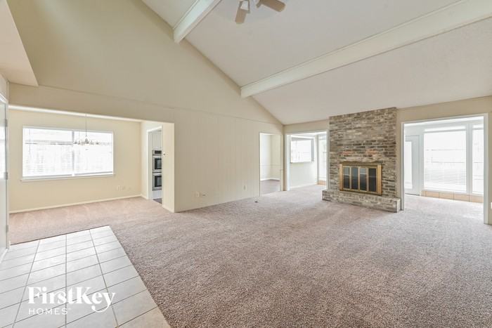 2233 W Clare St - Photo 2 of 15