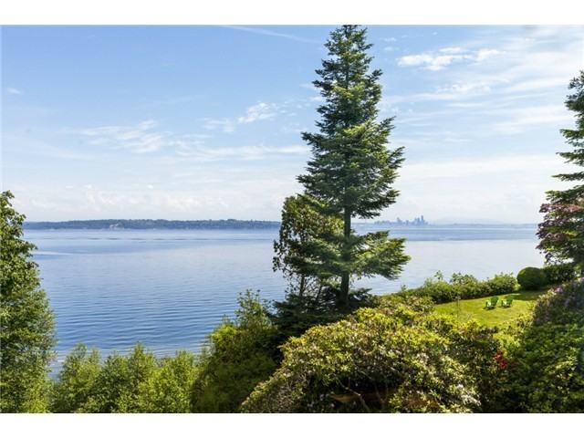 8950 Ferncliff Ave NE - Photo 3 of 10