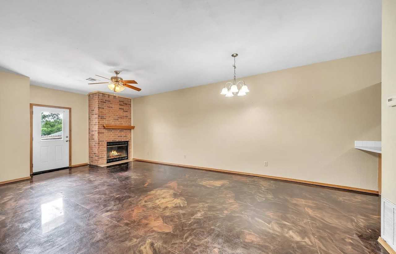 2407 N Glenwood Dr #1 - Photo 3 of 22