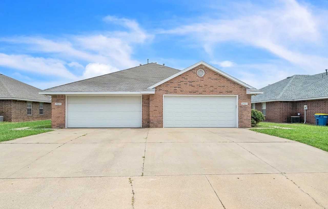 2409 N Glenwood Dr #2 - Photo 2 of 11