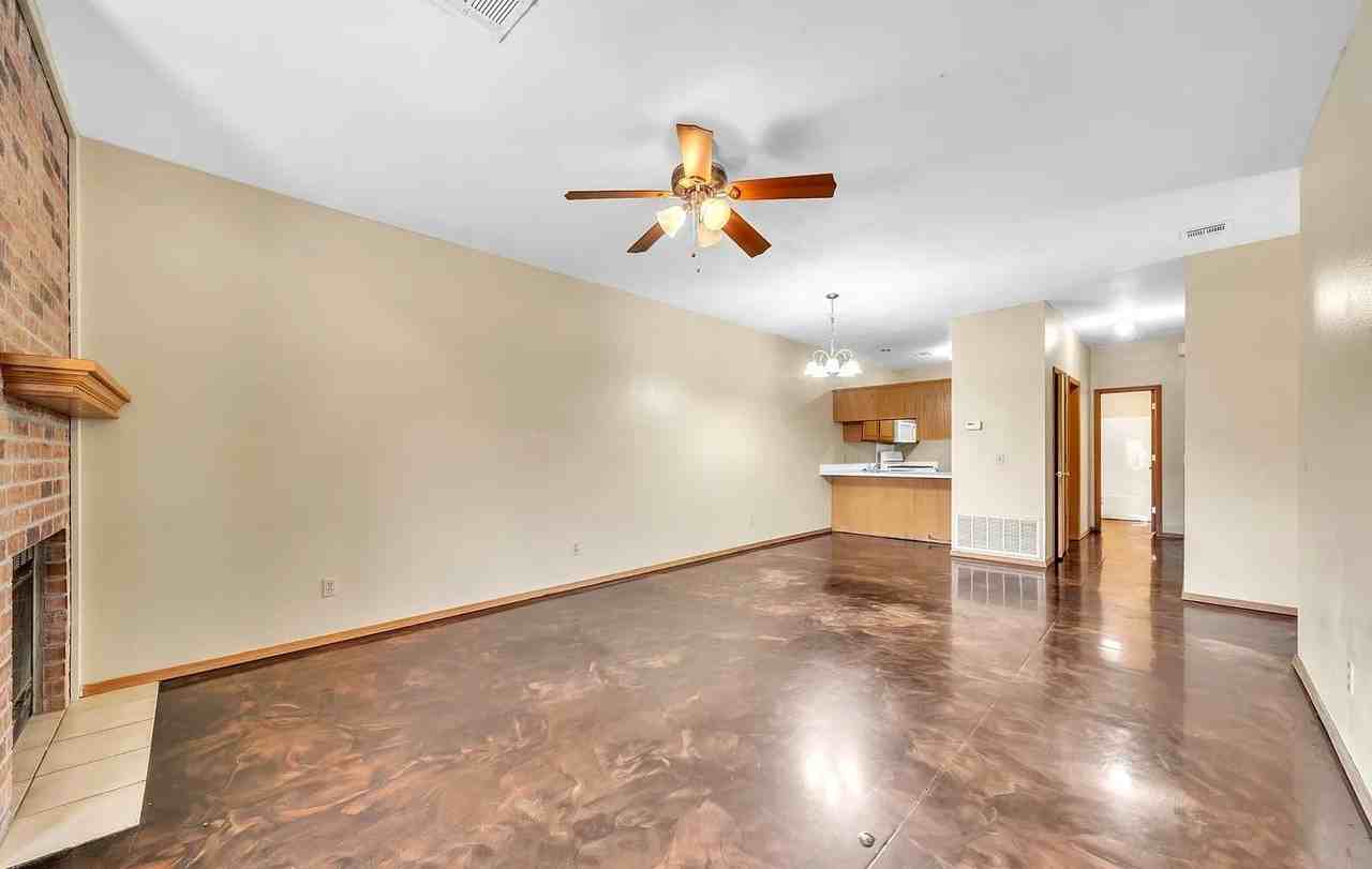 2409 N Glenwood Dr #2 - Photo 6 of 11