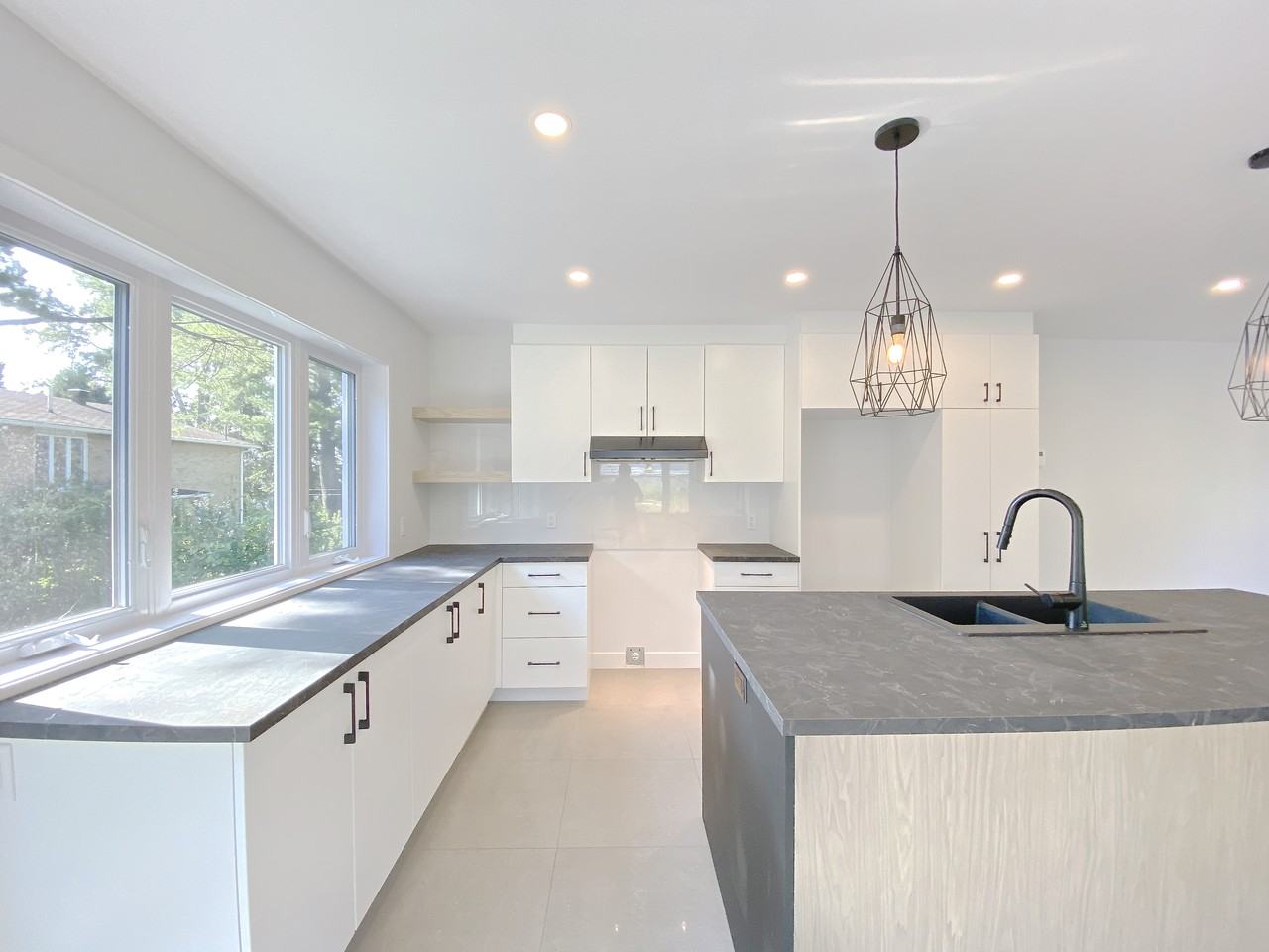 8413 Rue Martel - Photo 3 of 15