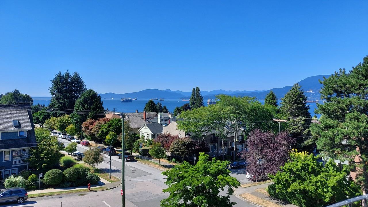 Kitsilano -Highrise building - Photo 2 of 14