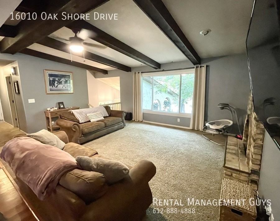 16010 Oak Shore Dr - Photo 2 of 20