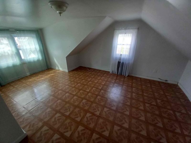 694 Tower Ct - Photo 3 of 10