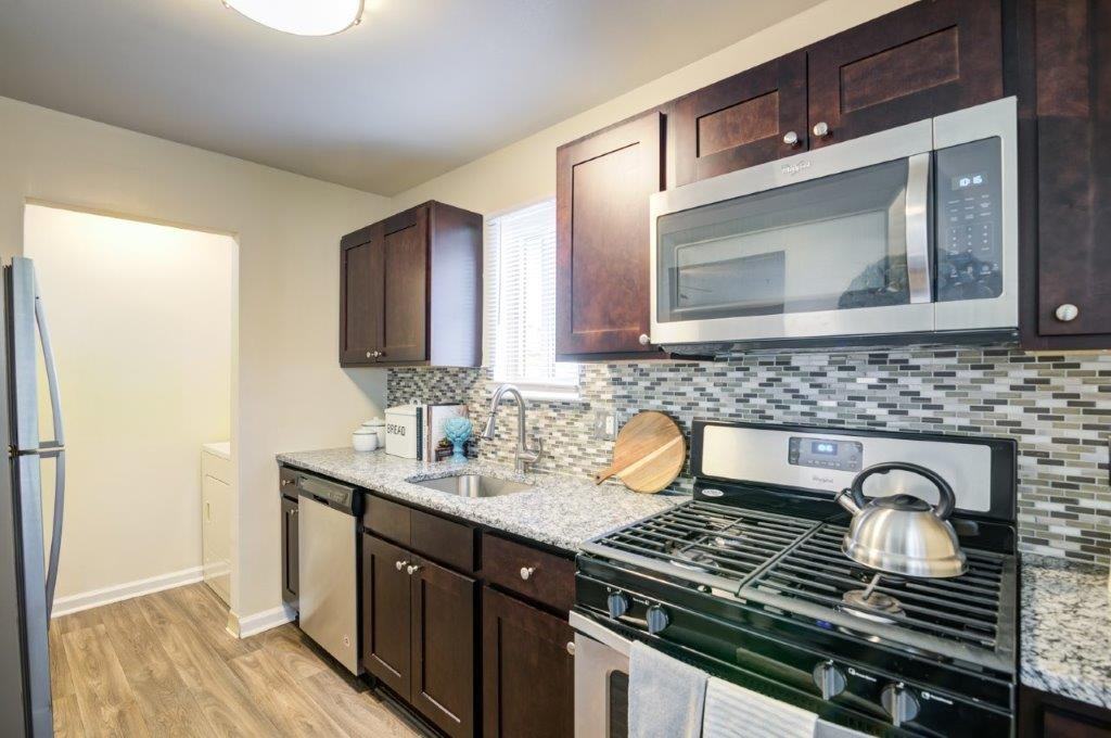 Fox Run Apartments and Townhomes - Photo 2 of 41