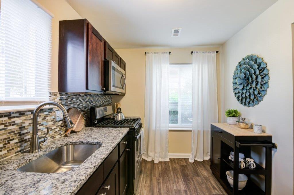 Fox Run Apartments and Townhomes - Photo 3 of 41