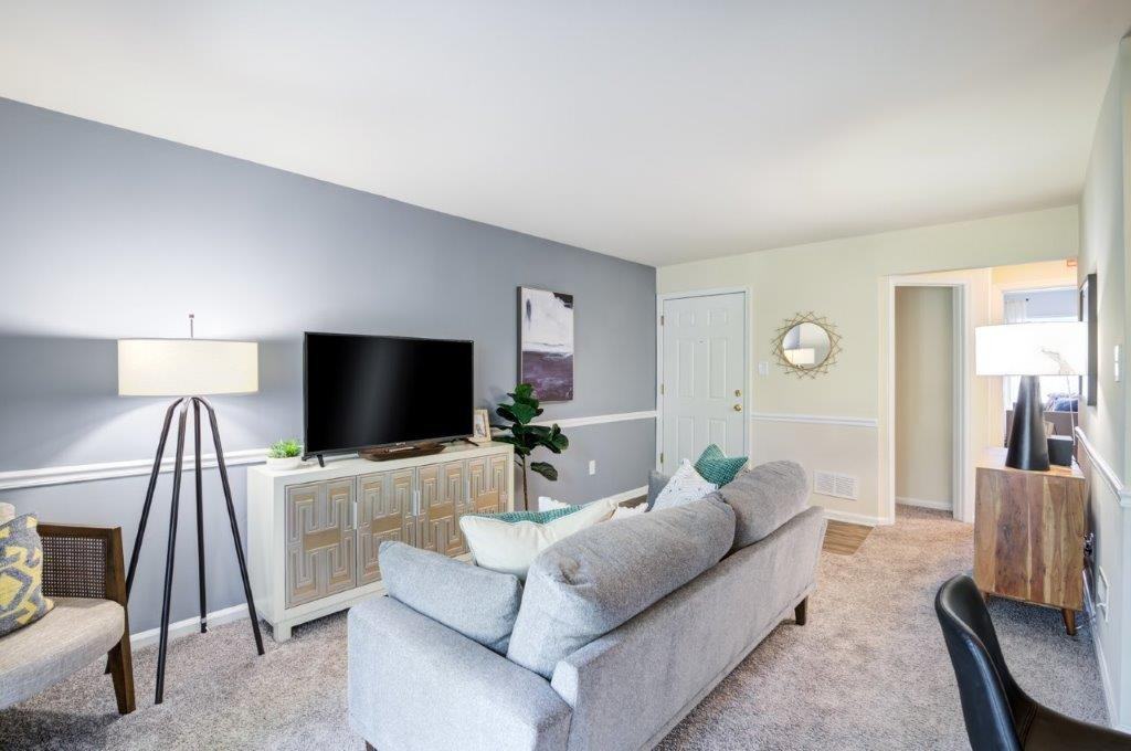 Fox Run Apartments and Townhomes - Photo 7 of 41