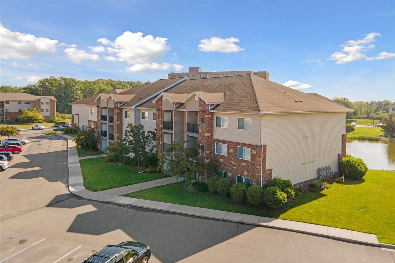 South Pointe - Photo 5 of 50