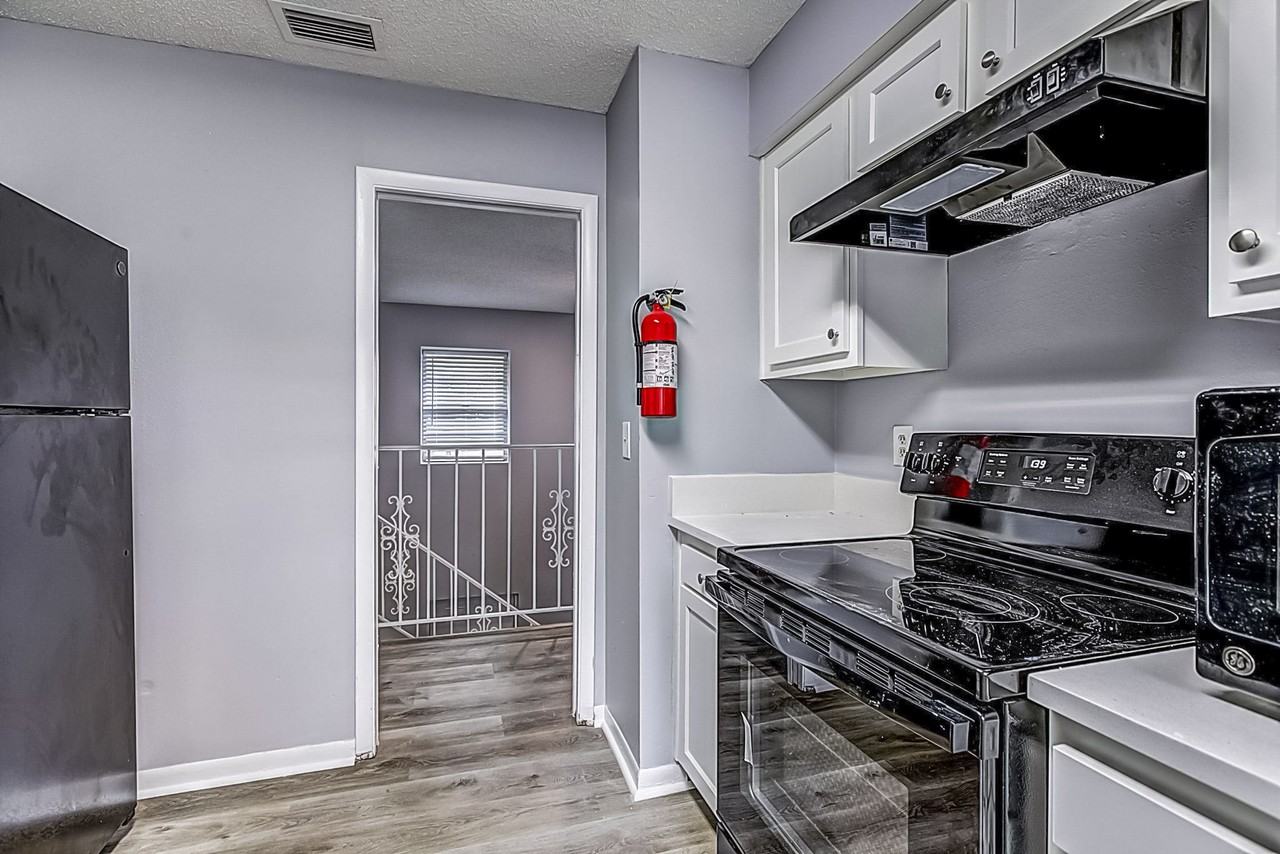 E Clifton St - Photo 5 of 12