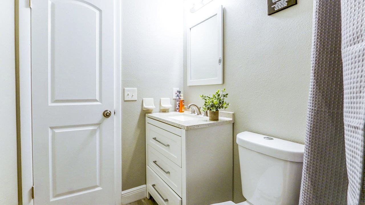 W Yukon St - Photo 3 of 17