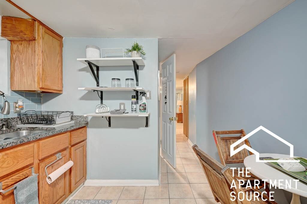 2837 N Francisco Ave #G - Photo 3 of 18