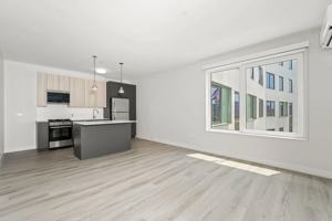 featured image of 670 N May St #1-1