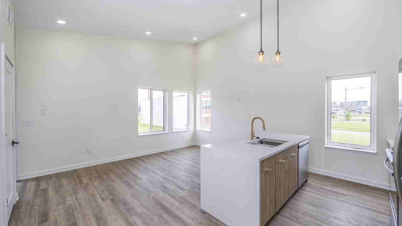 2623 Cochrane Street #B - Photo 3 of 12