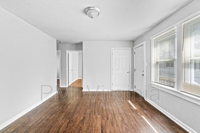 1204 Midland St - Photo 3 of 29