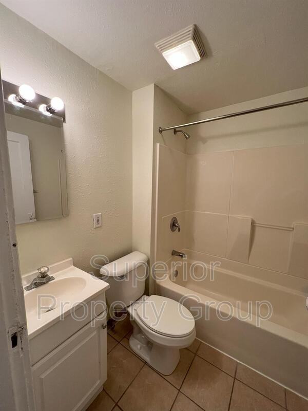 2507 E Johnson St #2 - Photo 3 of 13