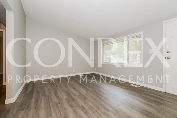 414 N Cochise Dr - Photo 3 of 11