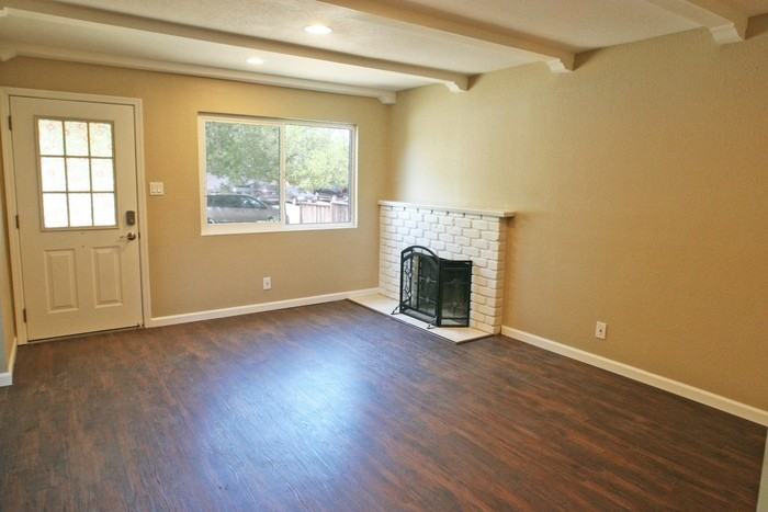 1080 Holly Hill Dr - Photo 2 of 11