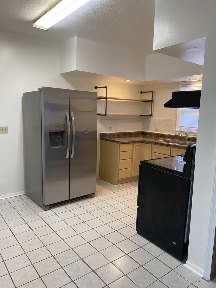 401 Reese St - Photo 3 of 12