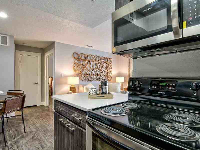 7000 Louisiana Blvd Ne - Photo 3 of 18